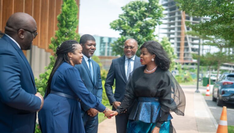 Lire la suite à propos de l’article La Ministre de l&rsquo;Entrepreneuriat, du Commerce et des PME-PMI, en visite dans les locaux de la SGG : un signal fort pour l&rsquo;écosystème des PME gabonaises